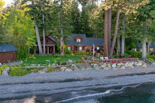 Homewood Casa | Homewood Lakefront by AvantStay Private Beach Lake Access Views
