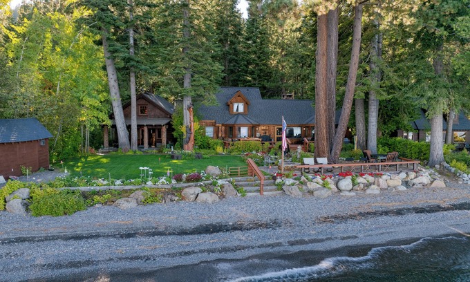 Homewood Casa | Homewood Lakefront by AvantStay | Private Beach & Lake Access + Views!