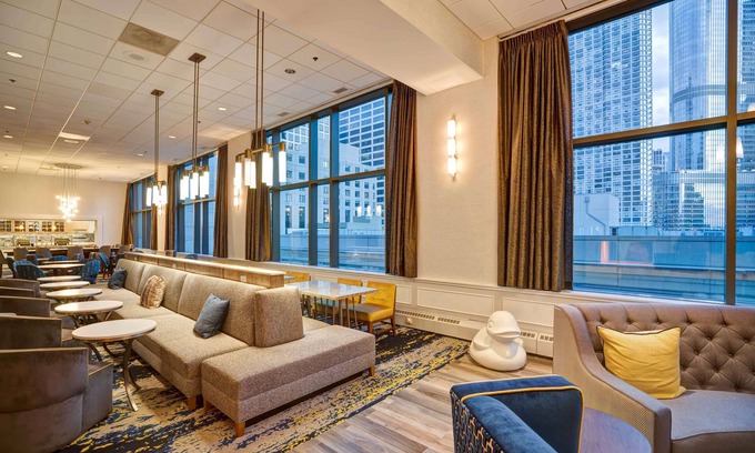 Downtown Chicago Hotel | Homewood Suites by Hilton Chicago-Downtown