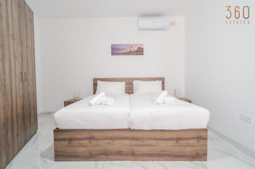 Tarxien Apartamento | Homey 1BR Apartment in Tarxien with Sofa Bed & AC