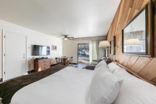Truckee Casa | Homey 1st Floor Studio #135 at Donner Lake Village