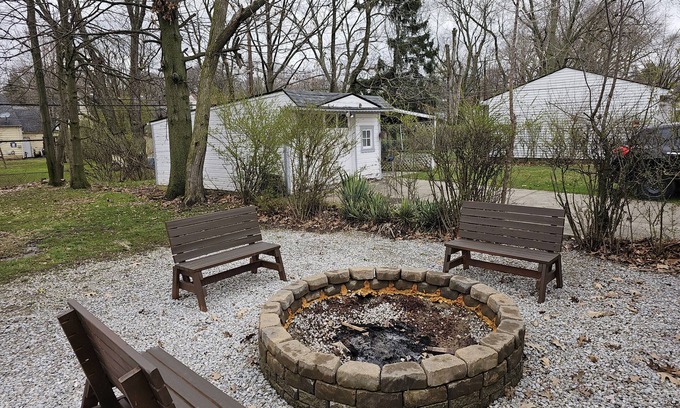 Maple Heights Casa | Homey 3BR near CLE! Firepit, Games and Stars!