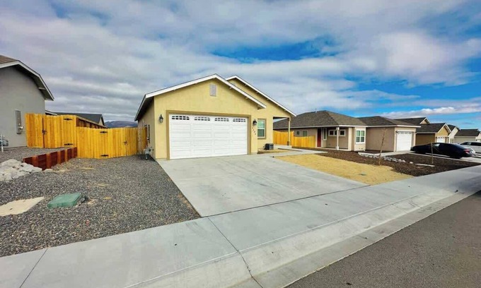 Fernley Casa | Homey,8beds,3TVs,14 Guests