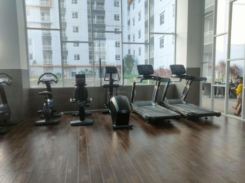 Sidoarjo Apartamento | Homey and Comfy 2BR Apartment at Suncity Residence By Travelio