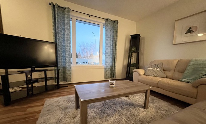 North Battleford Casa | Homey and modern full house