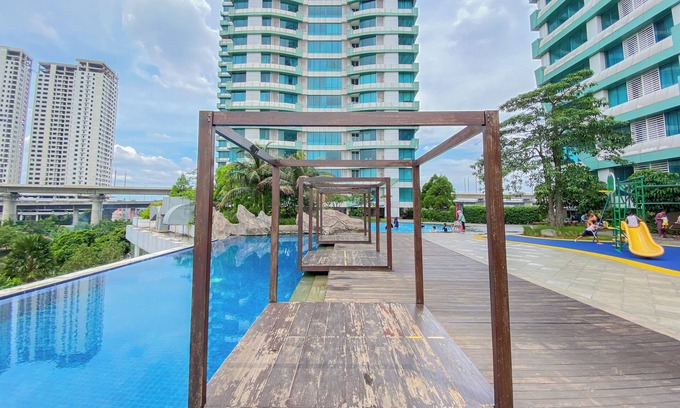Pekayon Jaya Apartamento | Homey and Restful Studio Grand Kamala Lagoon Apartment