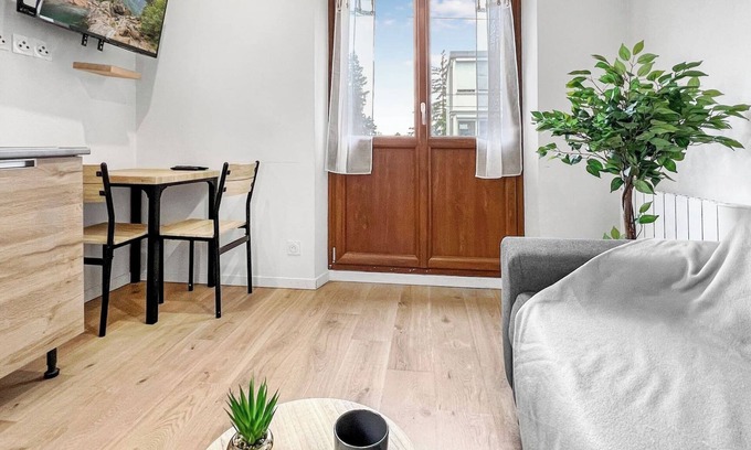 Gaillard Apartamento | Homey Arbustro - Studio/Close to border and tram