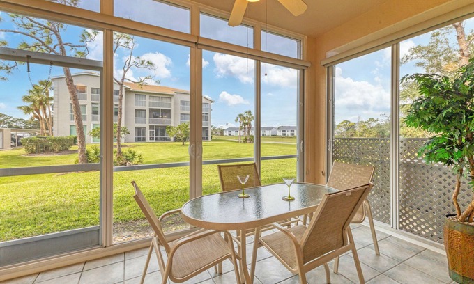 Palmer Ranch Condominio | Homey Comfort Meets Championship Golf–Ground Floor Condo in Stoneybrook Sarasota