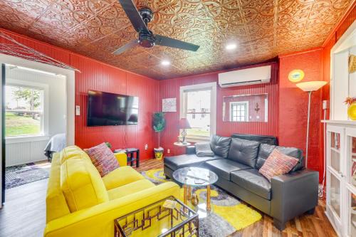 Highland Casa | Homey Cottage with Sunroom and Smart TV!