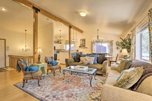 Frisco Casa | Homey Dog-Friendly Retreat with Deck in Dtwn Frisco!