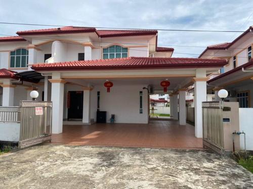 Miri Casa | Homezstay Swallow Airport Miri