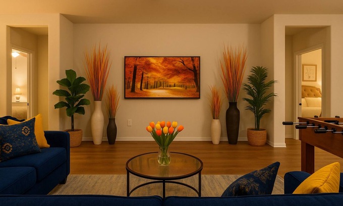 Lincoln Park Casa | Homify360 - The Escape | One level home long stays