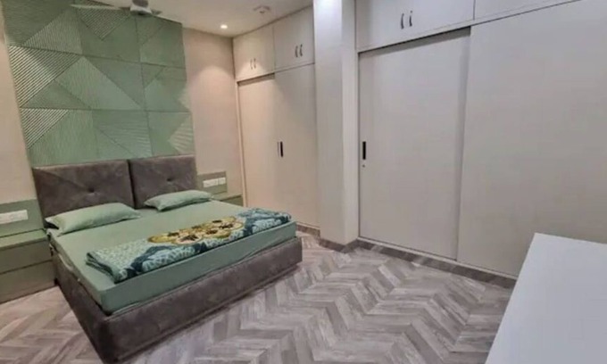 Sainik Farm Condominio | Homlee Pentagon Basement Apartment in saket