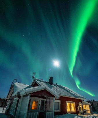 Ranua Cabina | Hommala Riverside Lodge with Terrace, Sauna & Auroras near Rovaniemi