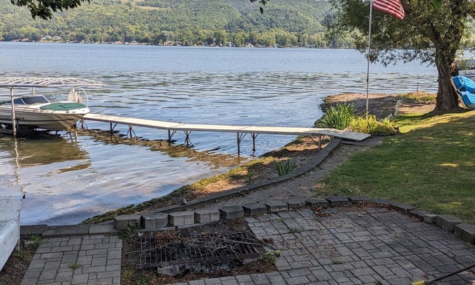 Honeoye Cabaña | Quédate en el lago! Acogedora casa de campo en el lago Honeoye.