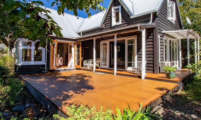 Mapua Casa | HONEY HAVEN - MAPUA HOLIDAY HOME, romantic, with a garden in Mapua