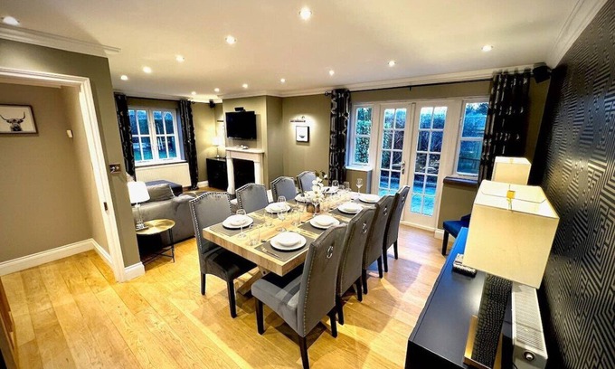 Cambridge Casa | Honey Hill Cottage - 4 Bedroom Detached House