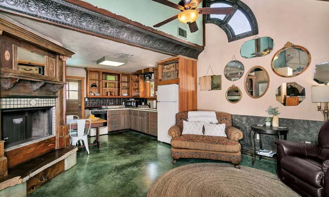 Fredericksburg Cabina | Absolutamente encantador No me olvides de cabaña, jacuzzi, cocina completa, cerca de la ciudad.