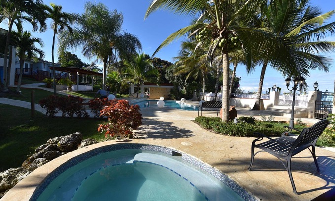 Aguadilla Pueblo Apartamento | Honey Moon Suite, apt 4, Pool, Jacuzzi, Pool Table, 5 min to RD#2
