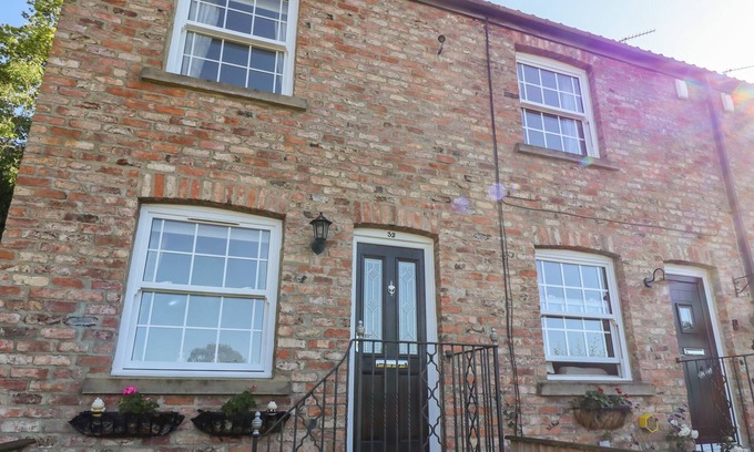 Ripon Cabaña | HONEYBEE COTTAGE, pet friendly, character holiday cottage in Ripon