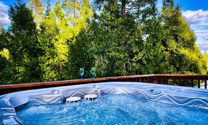 North Fork Apartamento | Honeybee Hive/HOT TUB/BBQ/8 minutes to Bass Lake/Sleeps up to 6