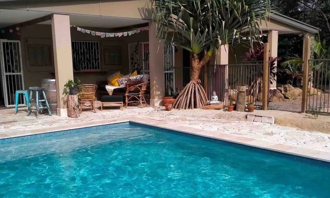 Wooyung Casa | Honeybird Hideaway. A private subtropical retreat