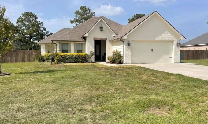 Cade Casa | Honeycomb Broussard
