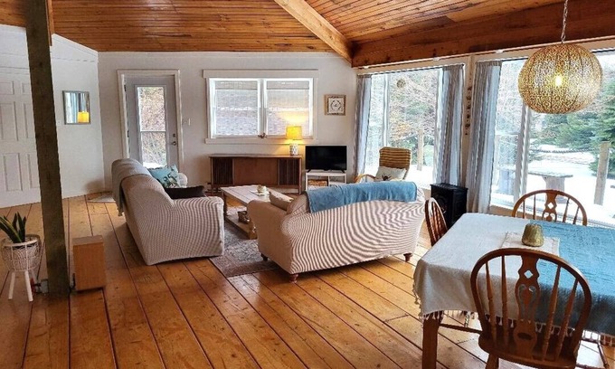 Corran Ban Cabaña | Honeycomb Cottage - santuario amplio, luminoso y espacioso con vista al agua!