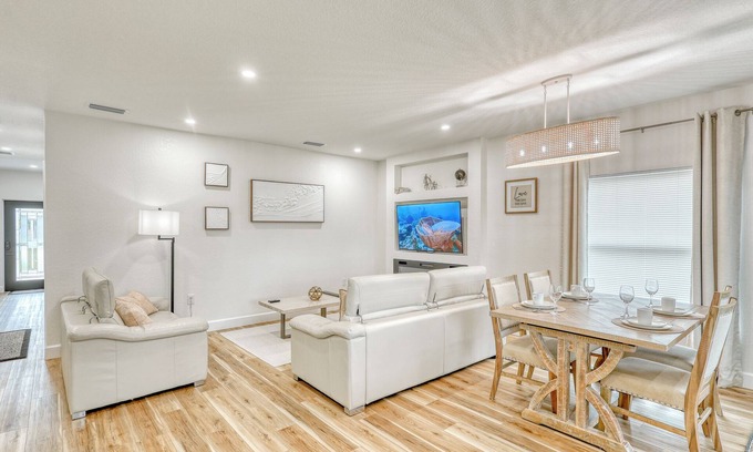 Rotonda Heights Casa | Honeycomb Haven: 3 Bedroom, 6 Guests, Waterfront Dock, Kayaks, Ocean