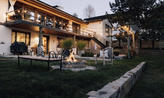 East Millcreek Apartamento | Honeycut Hideaway (king bed, fireplace & Hot tub!)