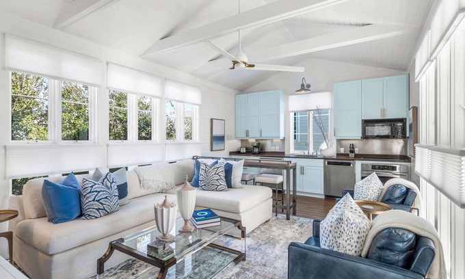 Seaside Condominio | Honeymoon Cottage with Gulf View. 32 Steps to Beach, Community Pools, Bikes!