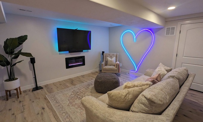 Cedar Hills Condominio | Honeymoon Mountain Dream Retreat with Valley Views, Mountain Trails & Sauna