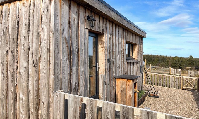 Forres Cabaña | Honeysuckle Bale Cabin - UK49073