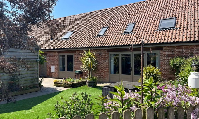 Martham Casa | Honeysuckle Barn, Martham
