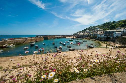 Mousehole Casa | Honeysuckle Cottage by The Sea