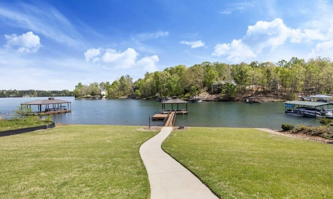 Seneca Casa | Honeysuckle Lake Keowee Waterfront Retreat