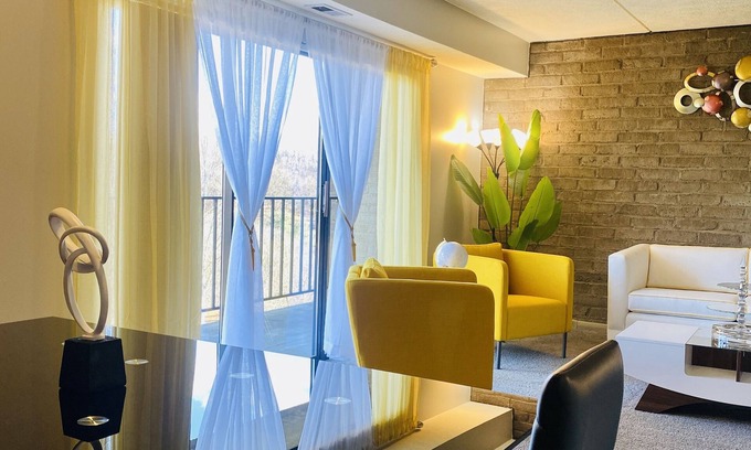Monroeville Apartamento | Honoray-Kes lovely two bed rooms apartment