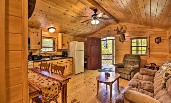 St George Cabina | ‘Hooah’ Cabin Retreat w/ Grill & Step-Free Access