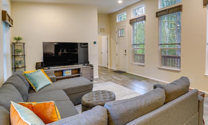 Hoodsport Casa | Hoodsport Vacation Rental with Private Lake Access!