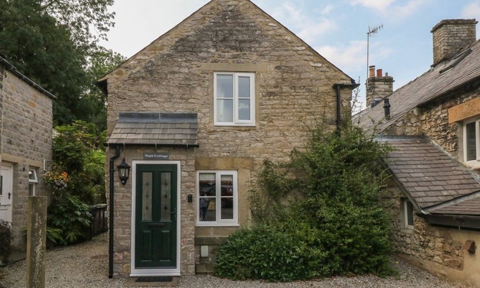 Castleton Cabaña | HOPE COTTAGE, pet friendly in Castleton, Peak District