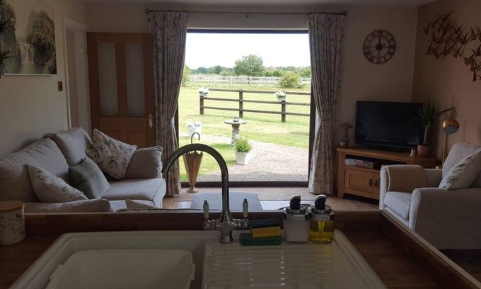 East Drayton Cabaña | Hope Haven Christian Retreat 1 Bedroom Cottage