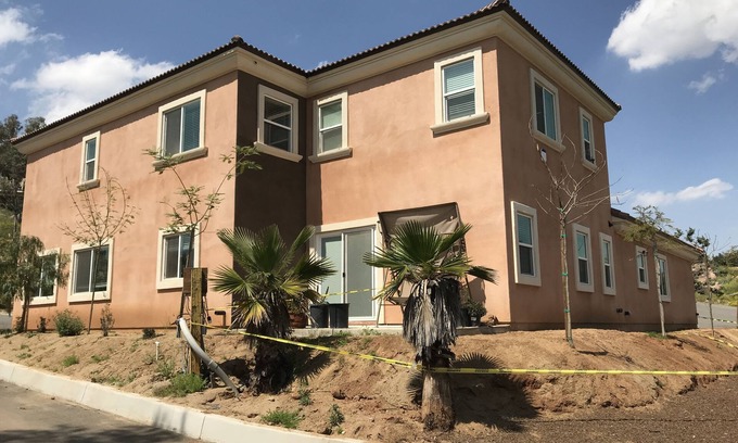 Perris Casa | Hope House, resort style with mountain view