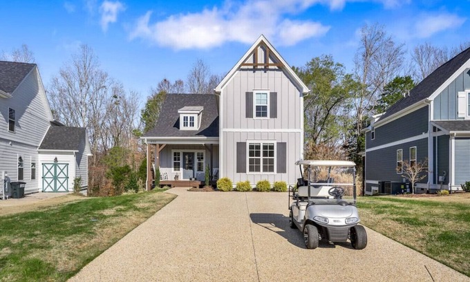 Tullahoma Casa | Hope's Crest · Beautiful Home with Lake/Marina Access and Firepit
