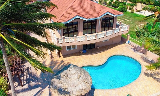 Río Sittee Casa | Hopkins Beach Retreat - Balcony House, RIGHT ON THE BEACH! - OVERLOOKING POOL!