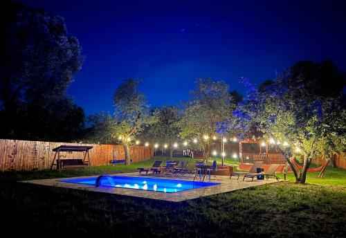 Recea Casa | Horace Guesthouse POOL & HOT TUB & BIKES & RIVER
