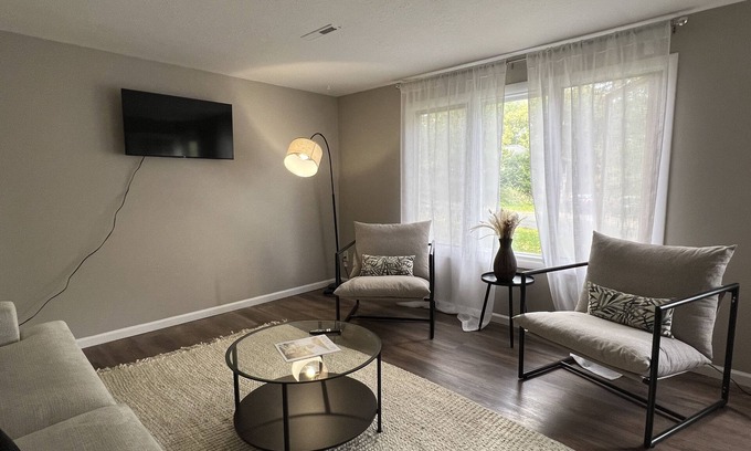 Maple Grove Casa | Horace House On The Hill