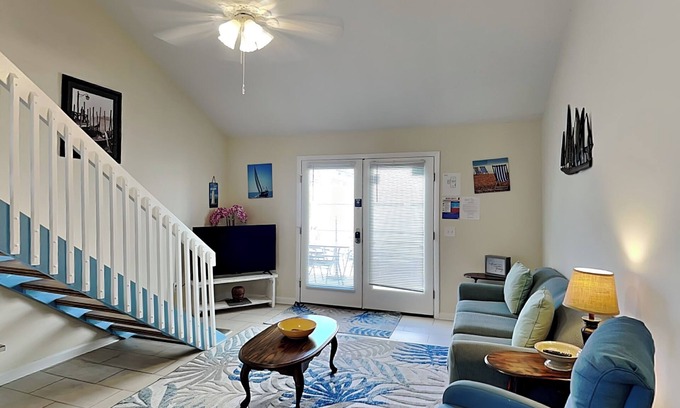 Summer Breeze Condominio | Horizon South #34B | Access to Pools + Hot Tub & Fitness Center