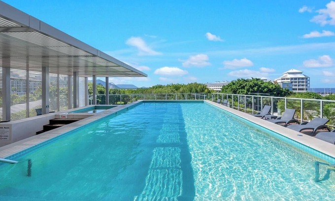 Cairns Central Business District Apartamento | Horizons at Harbour Lights Tropical Poolside Flair