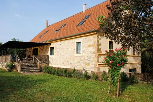 Ustek Casa | Horní Strakův mlýn