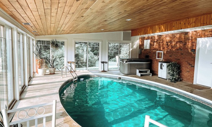 Beaver Dams Otro | Hornby Heaven WITH POOL/HOT TUB